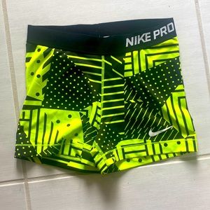 Nike Pro Female Leggings Shorts Medium